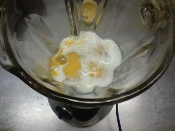 Rezept: Eierlikör von Omi Bild Nr. 3 Eierlikör von Omi - Rezept - Bild Nr. 3