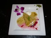 Tarte Tatin von der Birne und Ingwer mit Rosen-Delice - Rezept