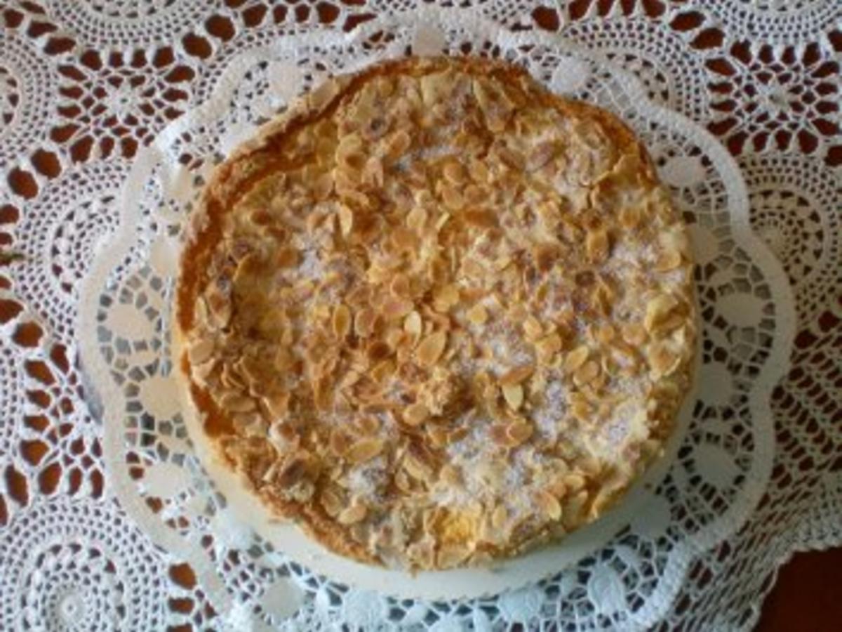 Apfelkuchen mit Sahneguß - einfach - 258 kcal/100g
