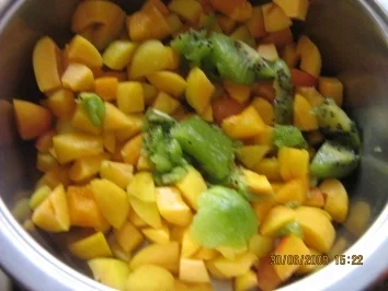 Rezept: Aprikosen-Kiwi-Konfitüre mit Minze Bild Nr. 2 Aprikosen-Kiwi-Konfitüre mit Minze - Rezept - Bild Nr. 2