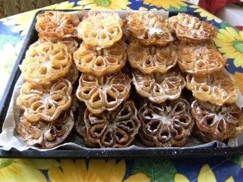 KLEINGEBÄCK - Rosettenwaffeln - Rezept