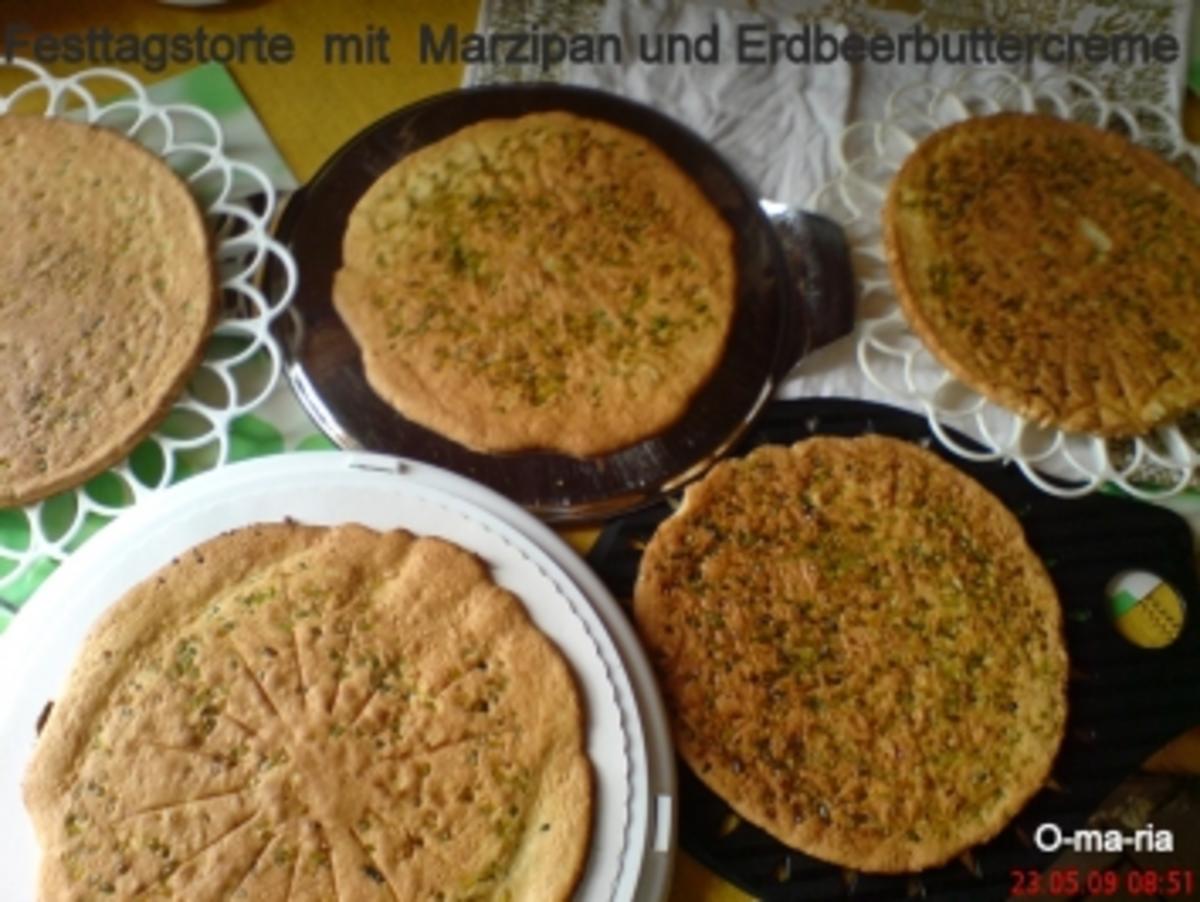 Kuchen  Festtagstorte mit Erdbeerbuttercrem und Marzipan - Rezept - Bild Nr. 2