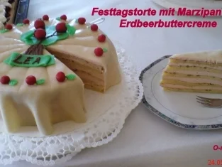 Kuchen  Festtagstorte mit Erdbeerbuttercrem und Marzipan - Rezept - Bild Nr. 7