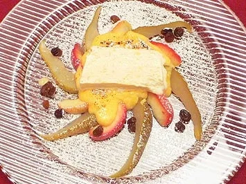 Rezept: Apfel-Birnen-Gratin mit Mandelparfait Apfel-Birnen-Gratin mit Mandelparfait - Rezept