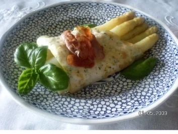 Rezept: Spargel in Kräutercrepes Spargel in Kräutercrepes - Rezept