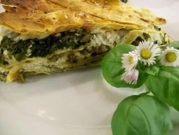 Yufka-Pastete mit Spinat und Hackfleisch - Rezept - Bild Nr. 2