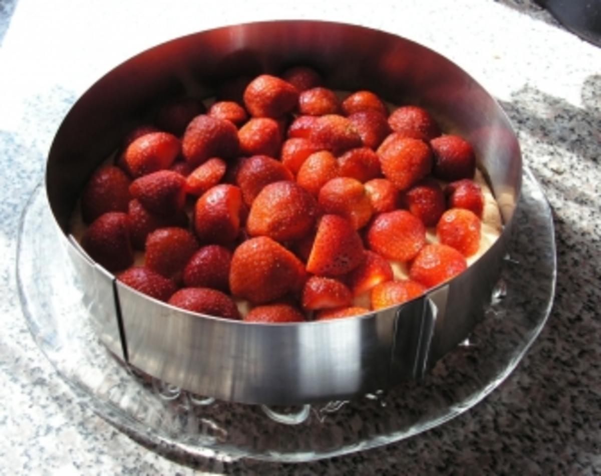 Frischkäsetorte mit Erdbeeren 2 - Rezept - Bild Nr. 3
