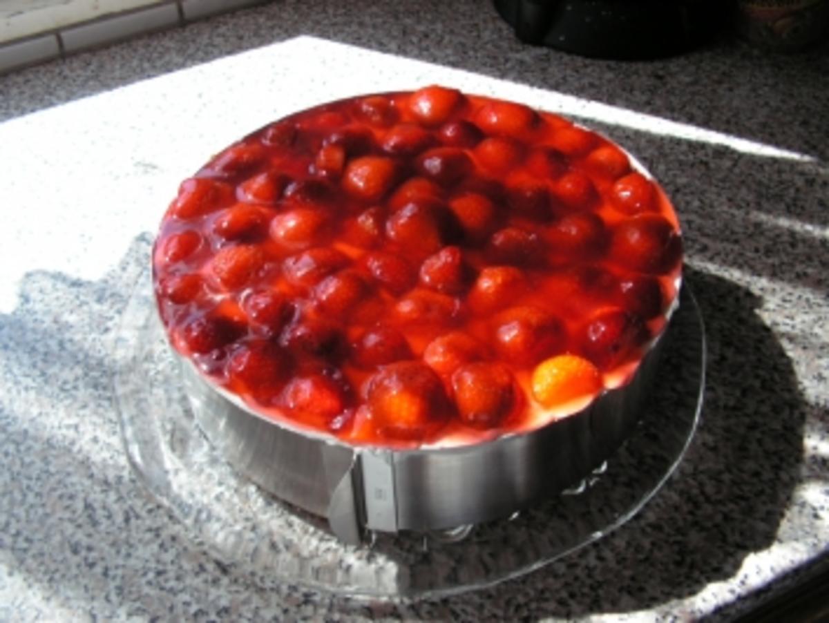 Frischkäsetorte mit Erdbeeren 2 - Rezept - Bild Nr. 6