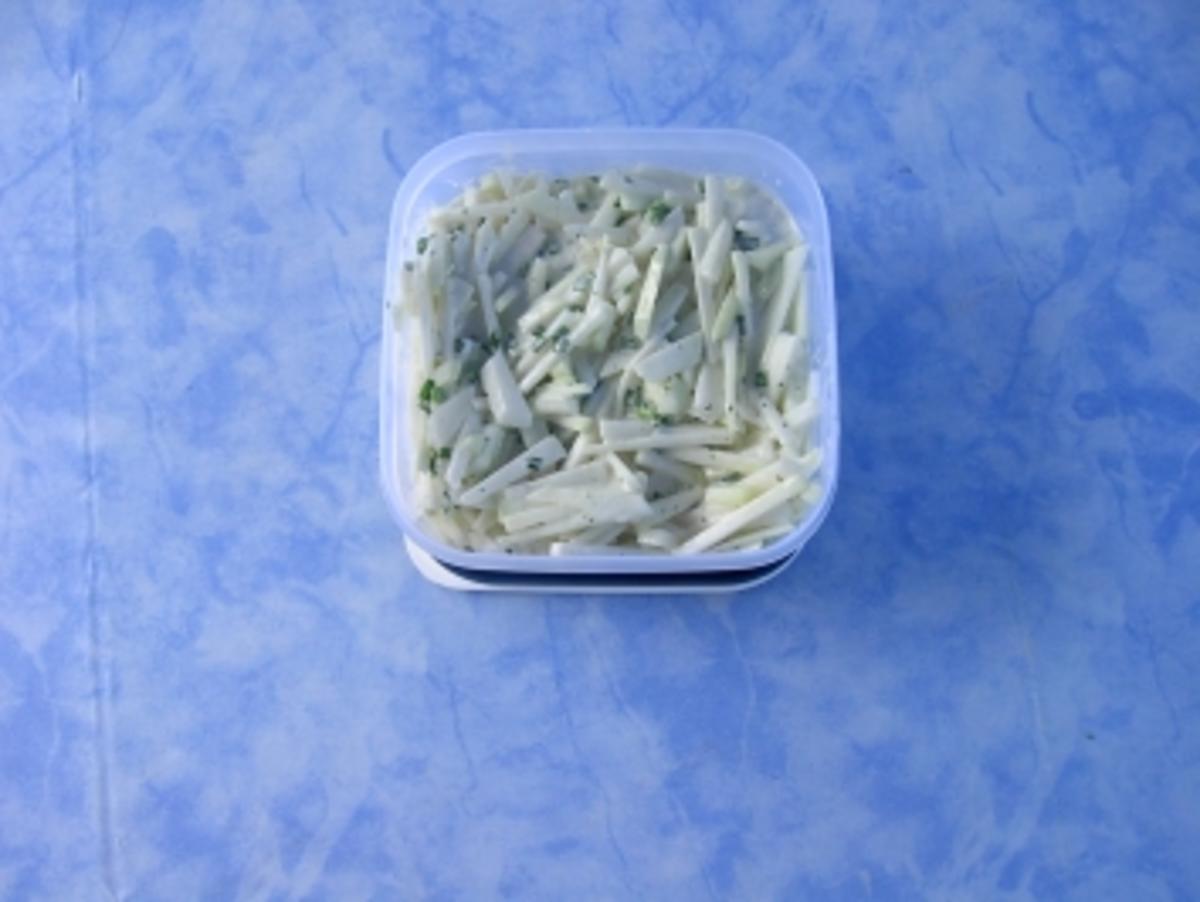 Kohlrabisalat mit Kohlrabi und Öl - Rezept mit Bild - kochbar.de