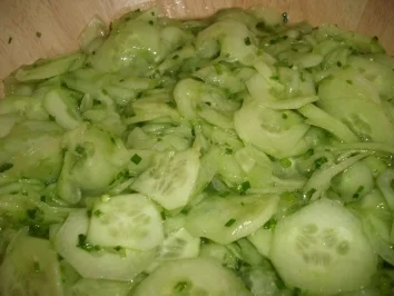 Gurkensalat mit Schnittlauch - Rezept