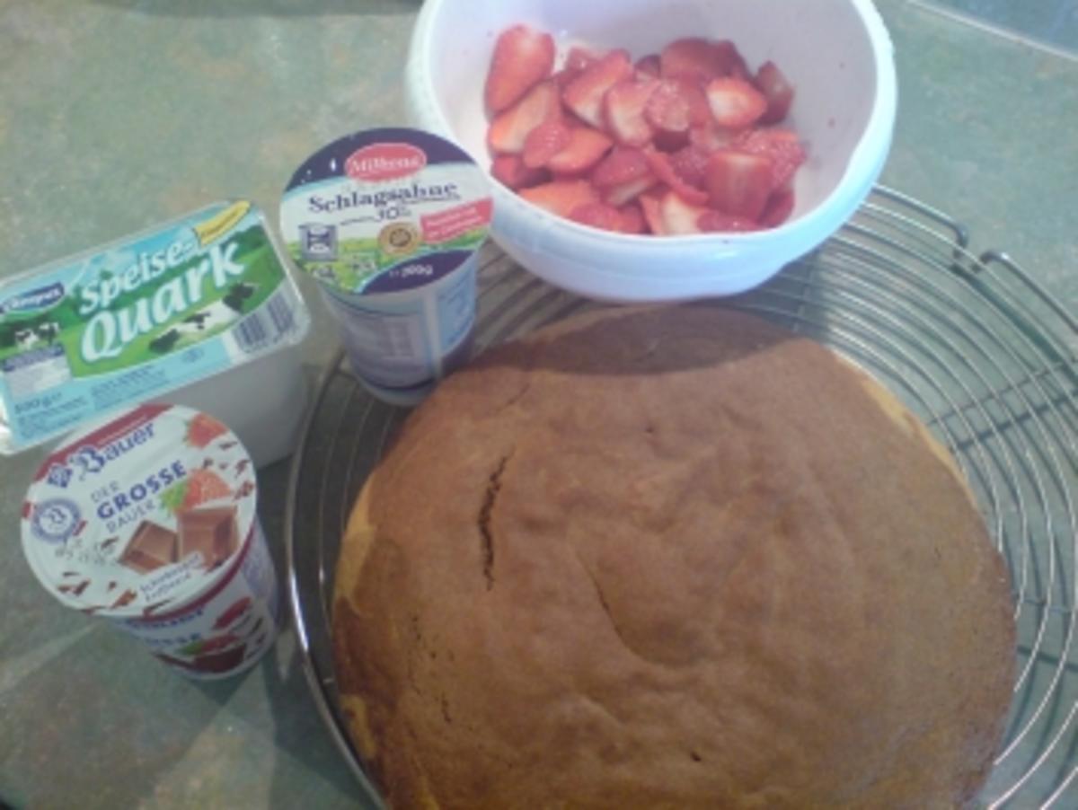Erdbeer-Joghurt-Torte mit Schokostückchen - Rezept - Bild Nr. 3