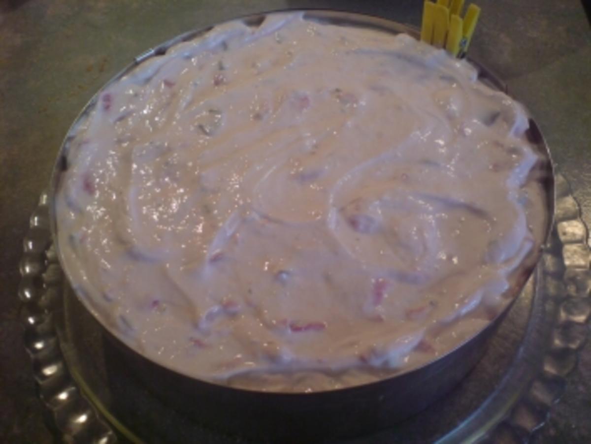 Erdbeer-Joghurt-Torte mit Schokostückchen - Rezept - Bild Nr. 4