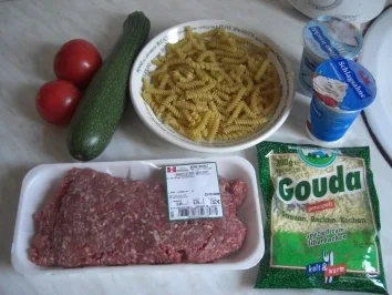 Rezept: Zucchini-Hack-Auflauf mit Nudeln Bild Nr. 2 Zucchini-Hack-Auflauf mit Nudeln - Rezept - Bild Nr. 2