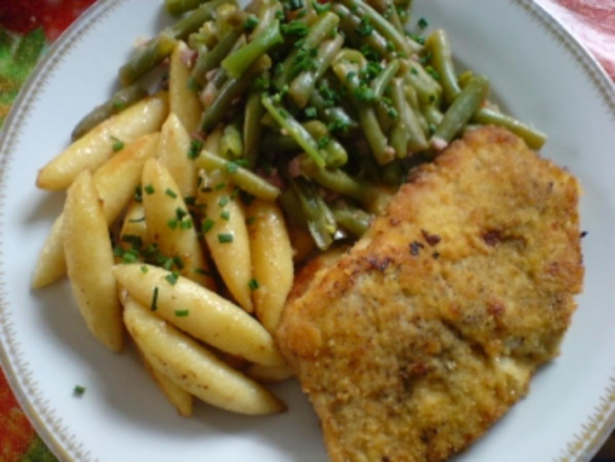 Bilder für Putenschnitzel mit Schupfnudeln und Bohnensalat mit Speck - Rezept