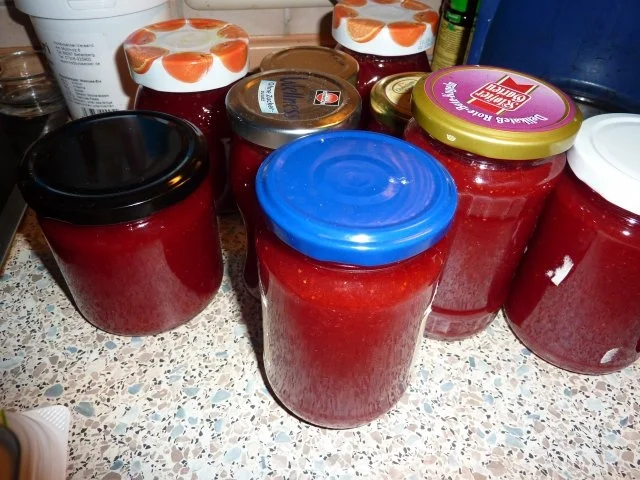 Rezept: Marmelade: Erdbeermarmelade mit Bacardi Bild Nr. 7 Marmelade: Erdbeermarmelade mit Bacardi - Rezept - Bild Nr. 7