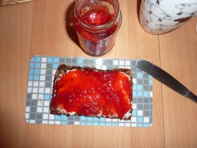 Rezept: Marmelade: Erdbeermarmelade mit Bacardi Marmelade: Erdbeermarmelade mit Bacardi - Rezept