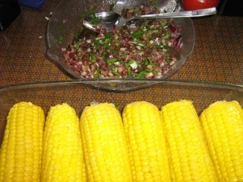 Rezept: Maiskolben gegrillt mit Zwiebelsalsa Bild Nr. 2 Maiskolben gegrillt mit Zwiebelsalsa - Rezept - Bild Nr. 2