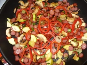 Rezept: Gemüse-Wurst-Nudelpfanne Bild Nr. 2 Gemüse-Wurst-Nudelpfanne - Rezept - Bild Nr. 2