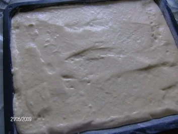 Sahnige Bisquitrolle mit Erdbeeren und Apfel-Rhabarber-Kompott - Rezept - Bild Nr. 7