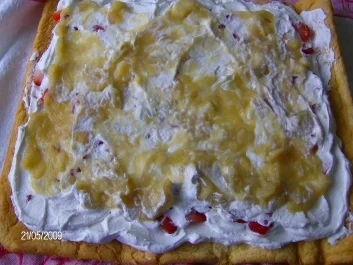 Sahnige Bisquitrolle mit Erdbeeren und Apfel-Rhabarber-Kompott - Rezept - Bild Nr. 8