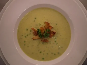Erbsencremesuppe mit Pfifferlingen - Rezept