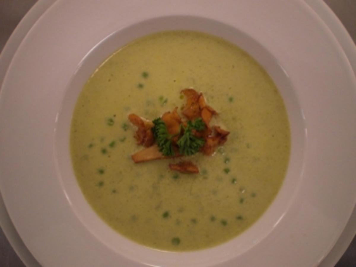 Bilder für Erbsencremesuppe mit Pfifferlingen - Rezept