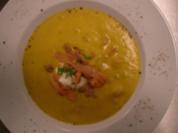 Möhren-Orangen-Suppe mit Nordseekrabben und Räucherlachs - Rezept