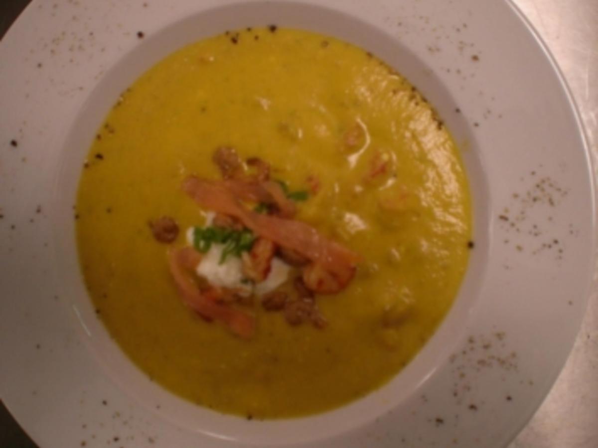 Möhren-Orangen-Suppe mit Nordseekrabben und Räucherlachs - Rezept ...