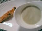 Sauerampfersuppe dazu gebratene Lachsstreifen in Salbeibutter - Rezept