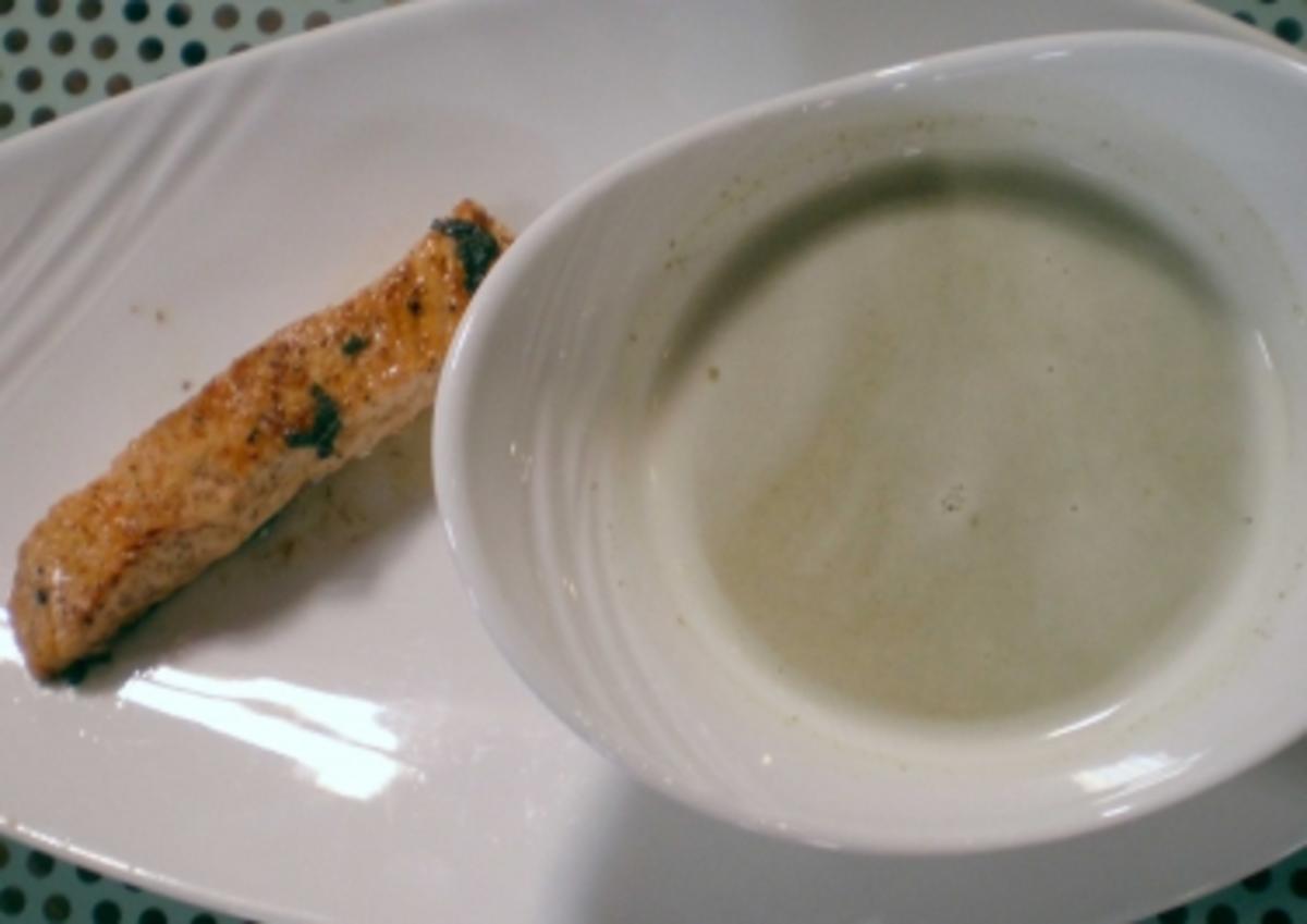 Bilder für Sauerampfersuppe dazu gebratene Lachsstreifen in Salbeibutter - Rezept