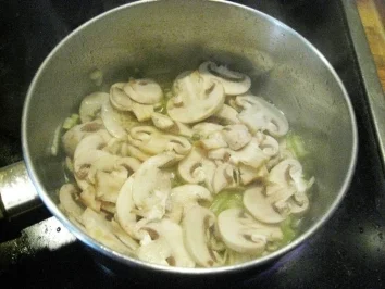 Rezept: Leichter Geflügelsalat ohne Majonnaise Bild Nr. 3 Leichter Geflügelsalat ohne Majonnaise - Rezept - Bild Nr. 3