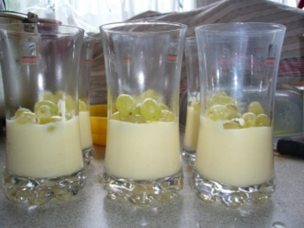Dessert: Trauben kuscheln sich in zweierlei Pudding ein! - Rezept - Bild Nr. 4