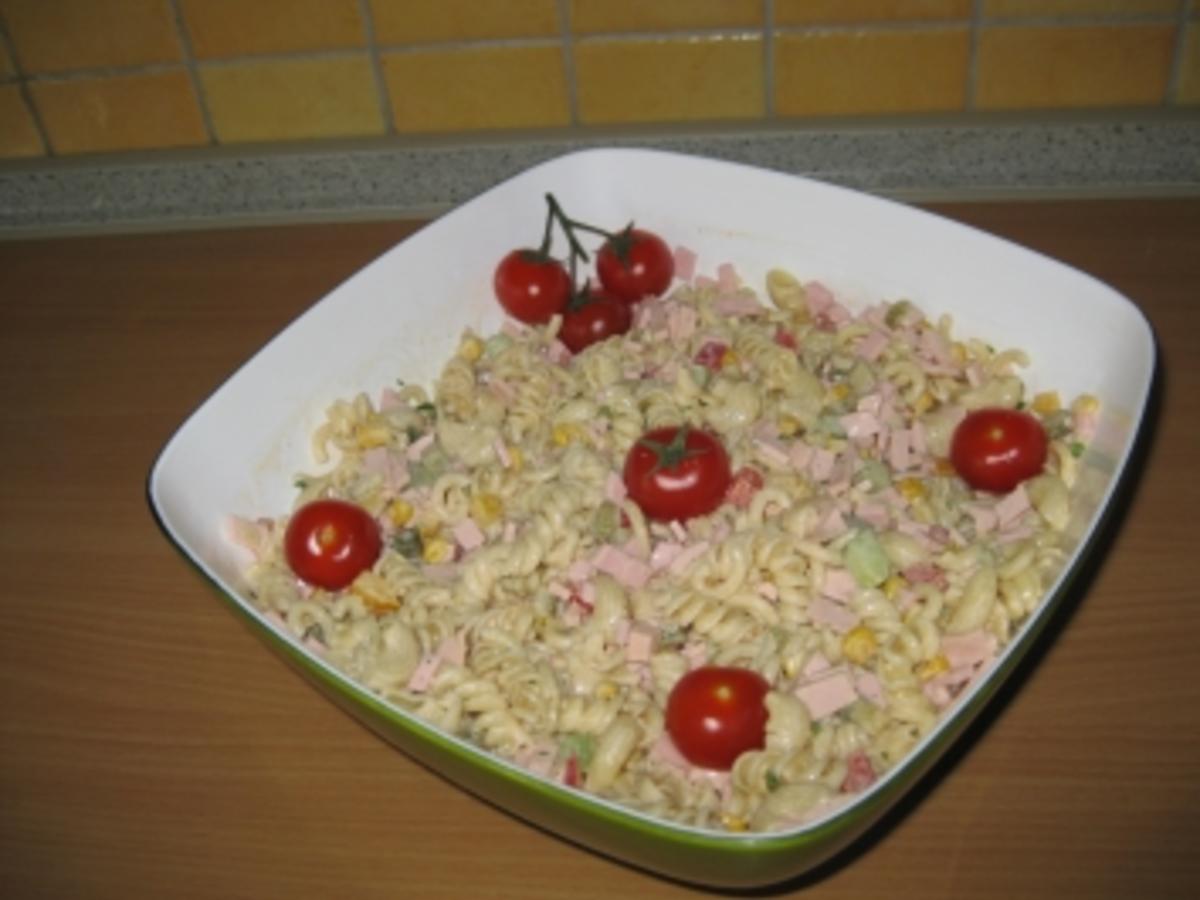 Bunter Nudelsalat - Rezept mit Bild - kochbar.de