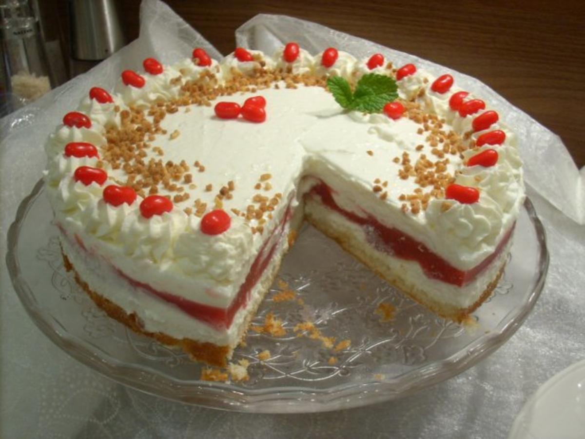 Marmorierte Rhabarber-Torte mit Joghurt-Quarksahne - Rezept
