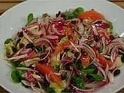 Feldsalat mit Avocado, Pink Grapefruits und Parmesanhippe - Rezept