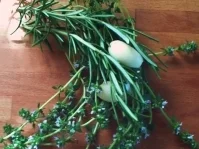 Gekräuterte Hähnchenschenkel - Rezept - Bild Nr. 2