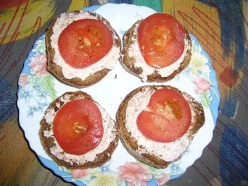 Zwischenmahlzeit: Lachscreme möchte unbedingt aufs Brötchen - Rezept - Bild Nr. 3