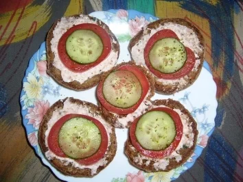 Zwischenmahlzeit: Lachscreme möchte unbedingt aufs Brötchen - Rezept - Bild Nr. 2