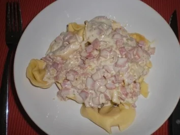 Rezept: Tortellini mit Käse-Schinken-Sahne Soße Bild Nr. 2 Tortellini mit Käse-Schinken-Sahne Soße - Rezept - Bild Nr. 2