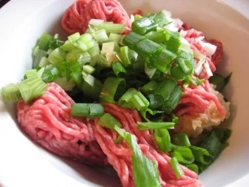 Mit Feta gefüllte Frikadellen und Express Tomatenreis - Rezept - Bild Nr. 2