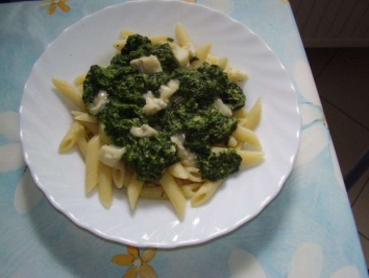 Penne mit Gorgonzola-Blattspinat - Rezept - Bild Nr. 5