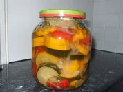 Rezept: Sauer eingelegte Zucchini Sauer eingelegte Zucchini - Rezept