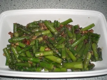 Rezept: überbackener Spargel mit Nüssen und Datteln Bild Nr. 2 überbackener Spargel mit Nüssen und Datteln - Rezept - Bild Nr. 2