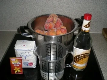 Rezept: Wachauer Marillen Frucht Likör Bild Nr. 2 Wachauer Marillen Frucht Likör - Rezept - Bild Nr. 2