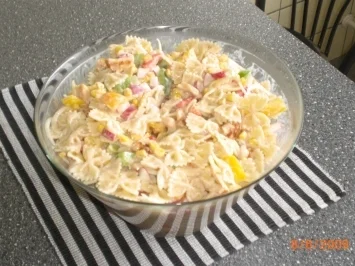 Nudelsalat mit Hähnchenbruststreifen - Rezept