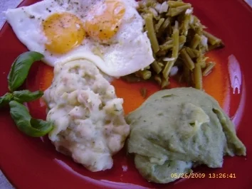 Zweierlei Sorten Kartoffelpüree an Spiegelei und Bohnensalat - Rezept - Bild Nr. 16