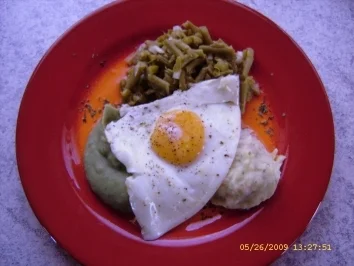 Zweierlei Sorten Kartoffelpüree an Spiegelei und Bohnensalat - Rezept - Bild Nr. 18