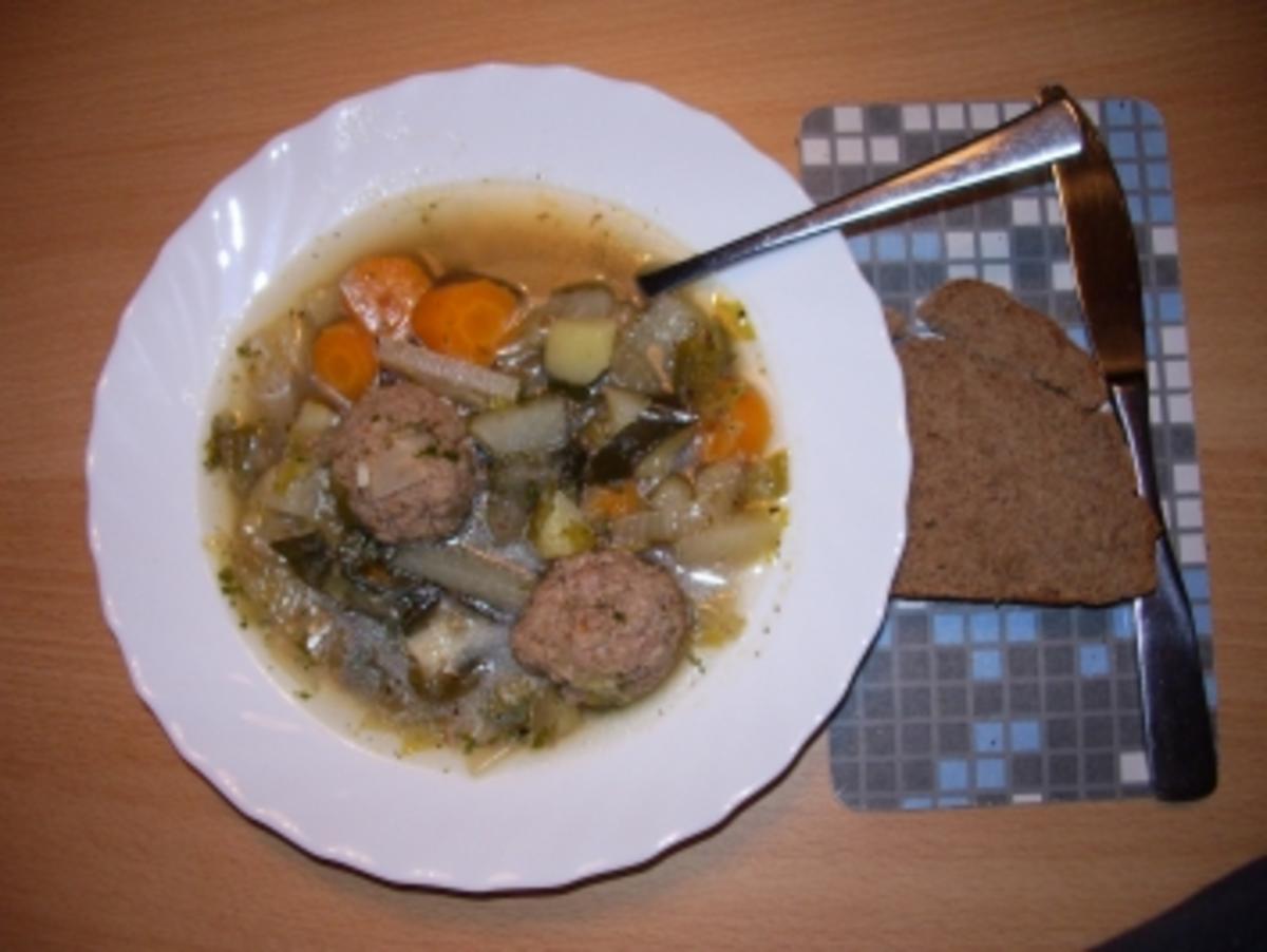 Bilder für Suppen: Gemüsesuppe mit Hacktomatenklößchen - Rezept