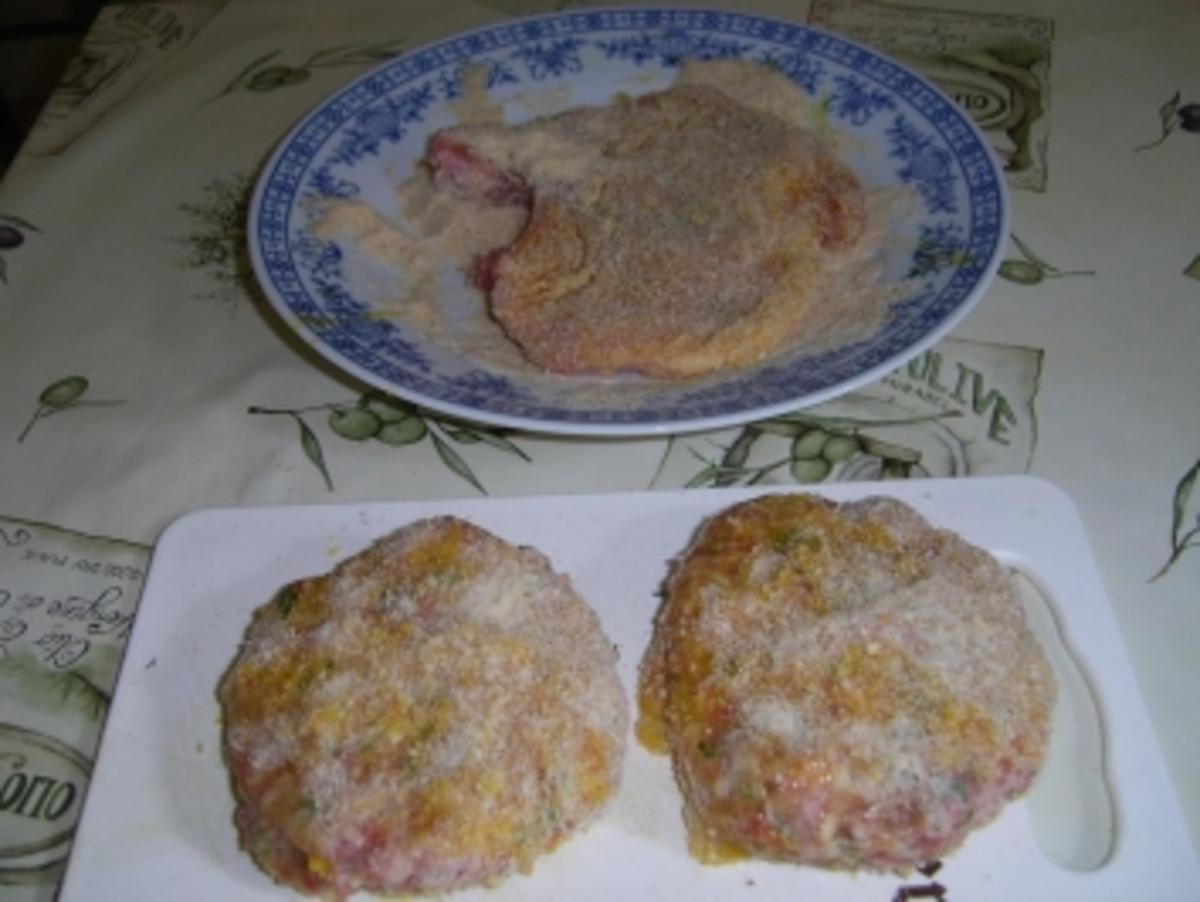 Kräuterhacksteak mit Knoblaucherbsen und Salzkartoffeln - Rezept - Bild Nr. 3