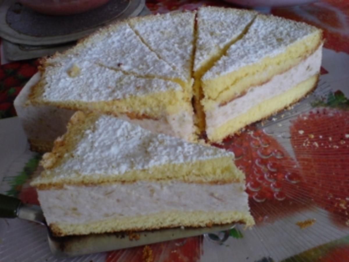 Rhabarber-Sahne-Torte - Rezept mit Bild - kochbar.de